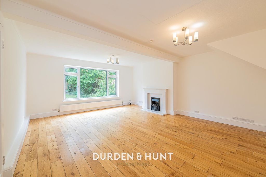 Property photo 3 of 31 Longfields-14.Jpg