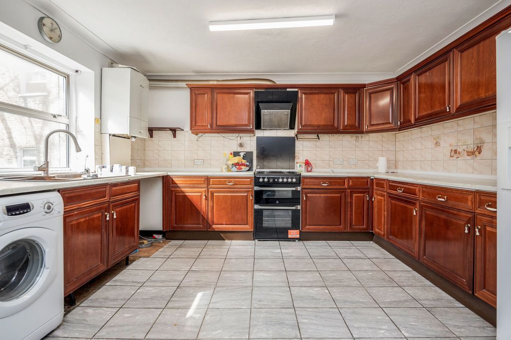 Property photo 1 of 30
