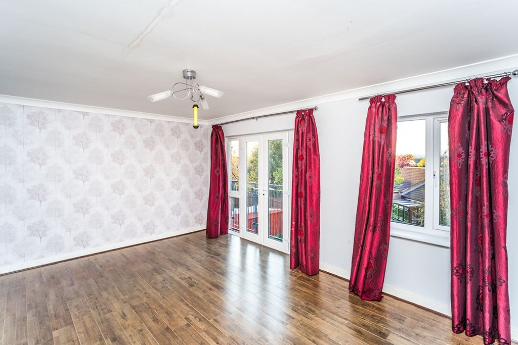 Property photo 3 of 8 Lounge