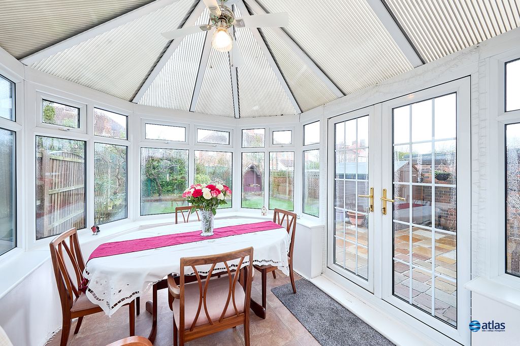 Property photo 3 of 18 Conservatory