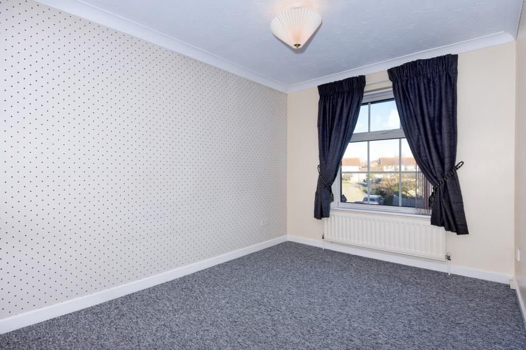 Property photo 2 of 10 Bathroom