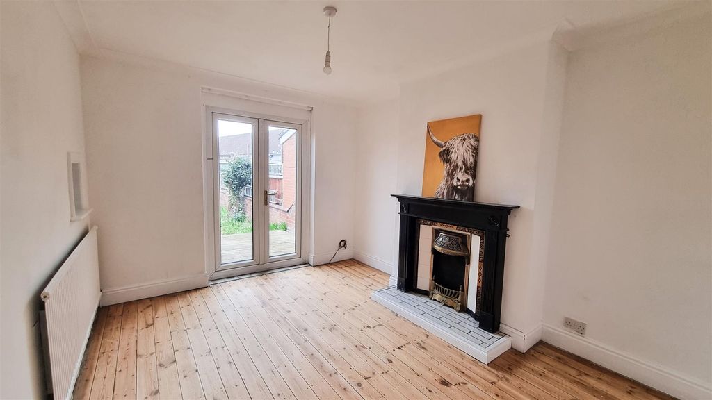 Property photo 3 of 18 Dining Room