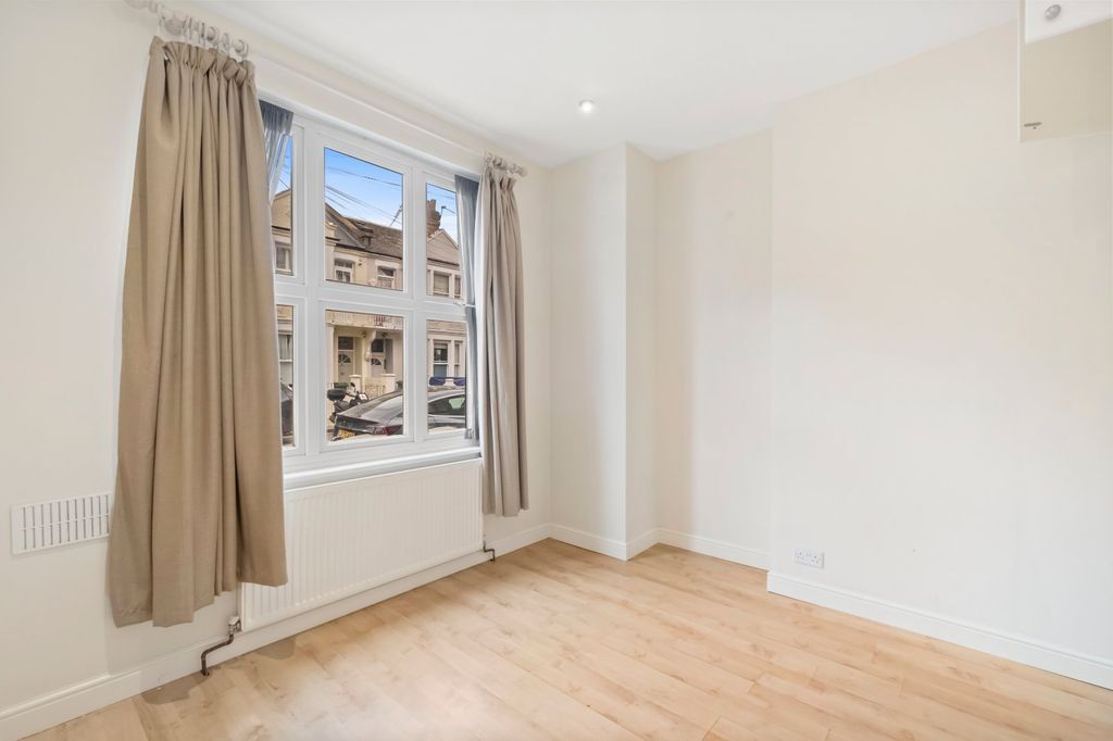 Property photo 3 of 7