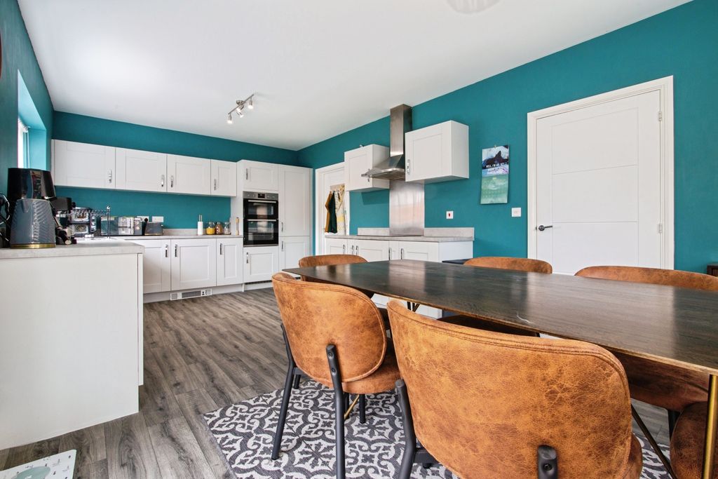 Property photo 3 of 15 Kitchen/Dining Room