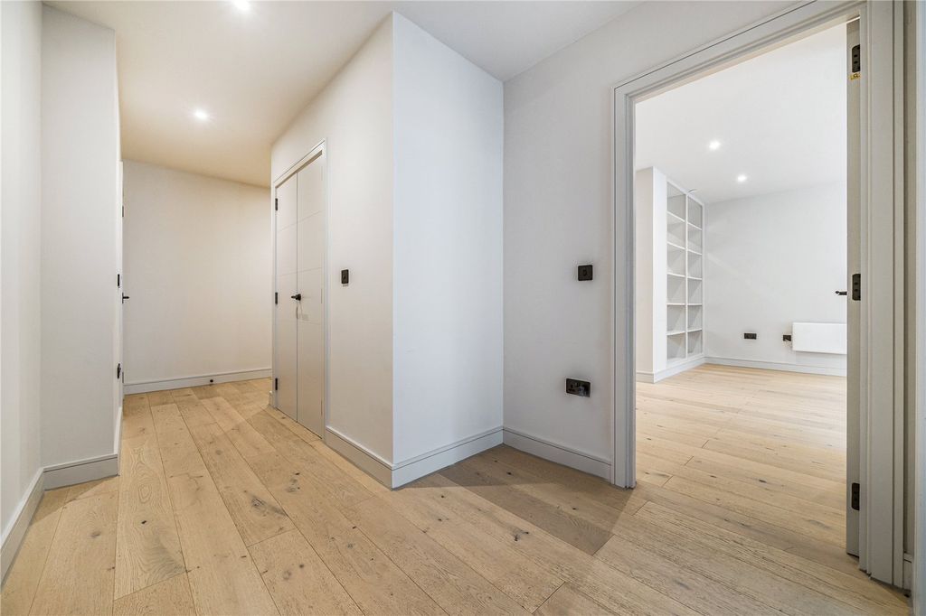 Property photo 2 of 22 Picture No. 16