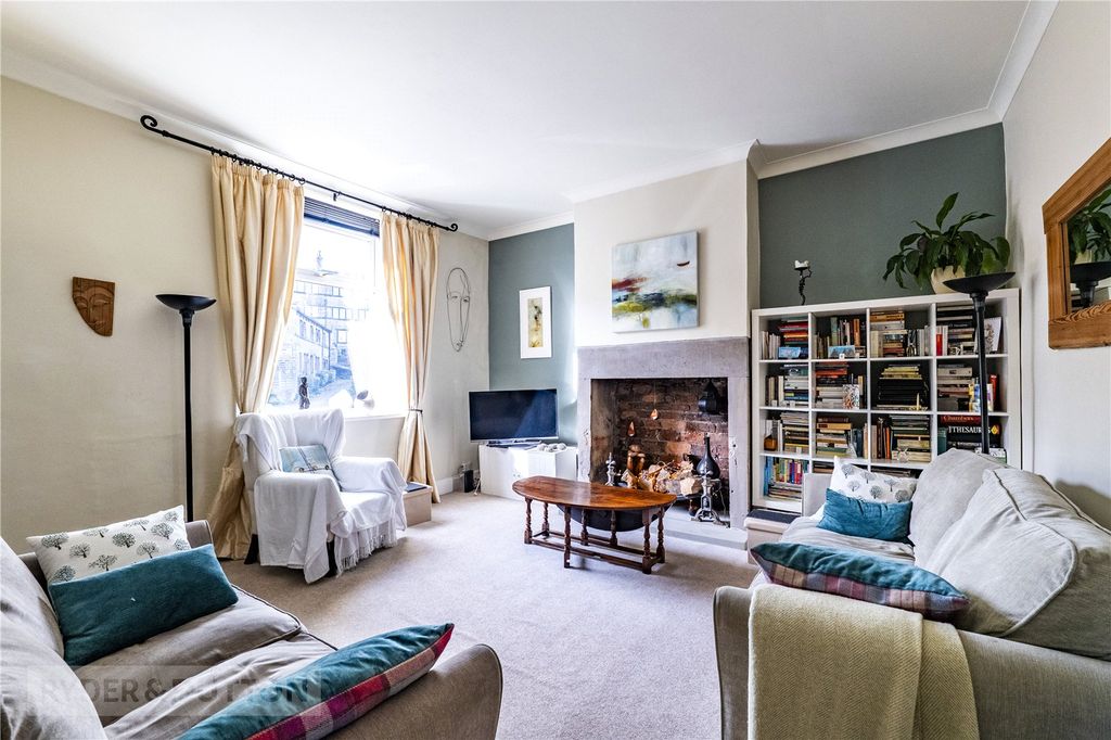 Property photo 2 of 21 Sitting Room