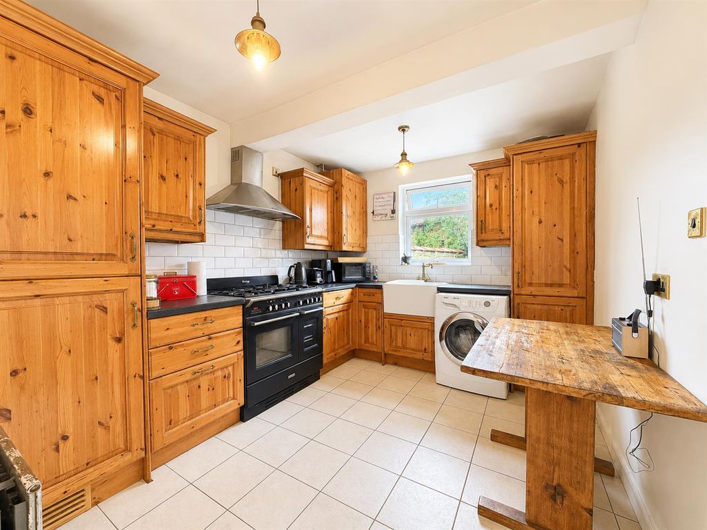 Property photo 3 of 14 Kitchen