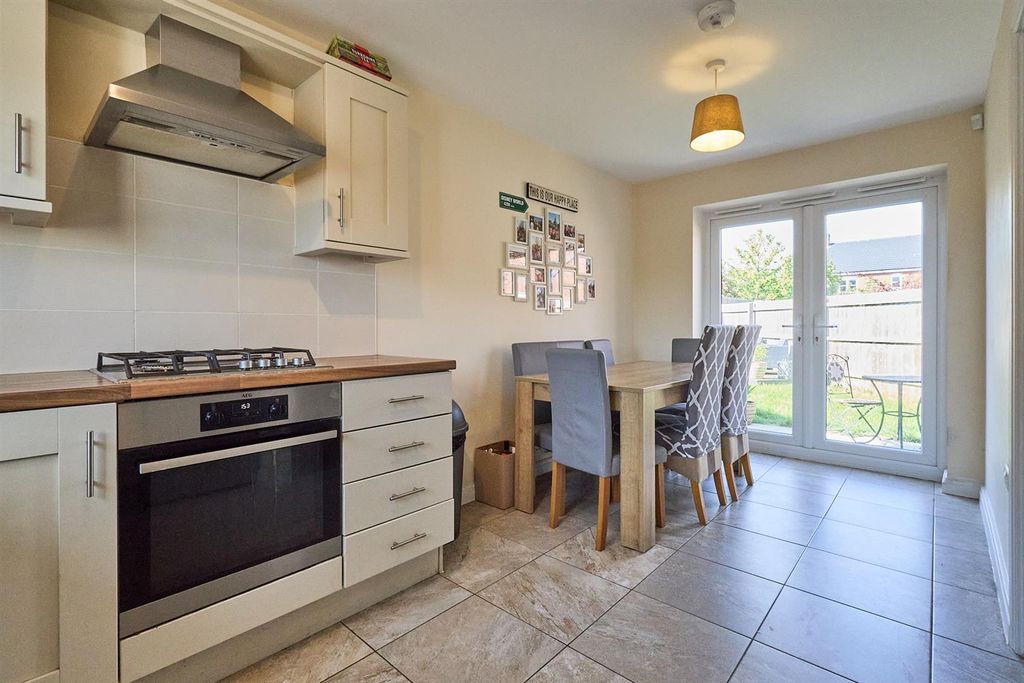 Property photo 2 of 15 Fitted Dining Kitchen
