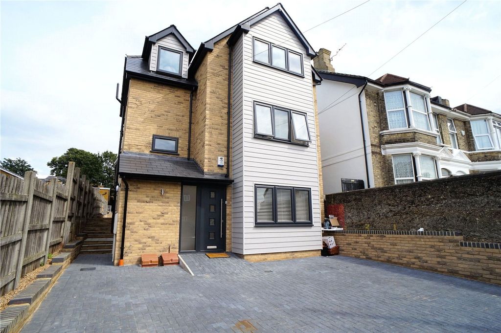 Property photo 1 of 9 External