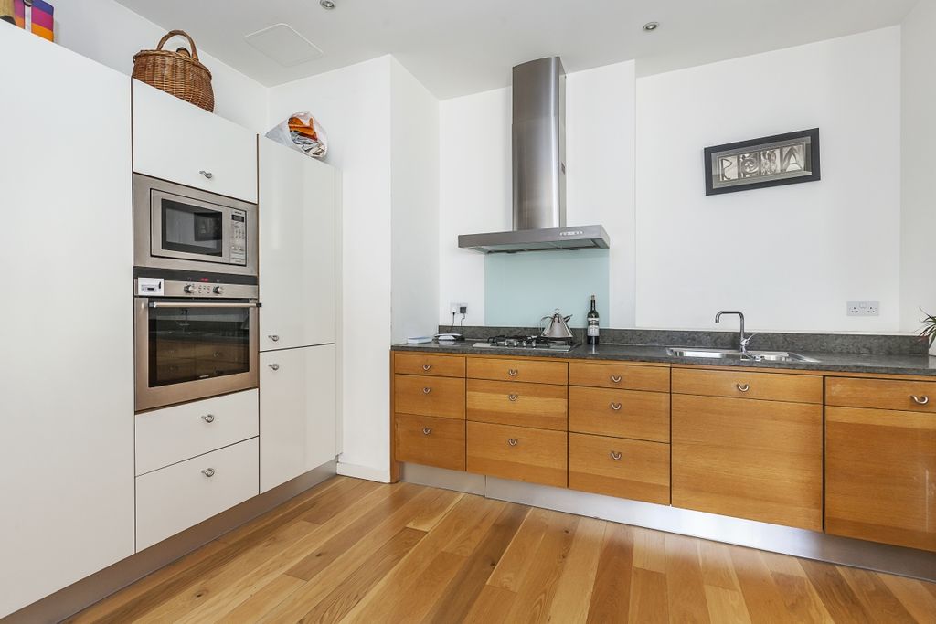 Property photo 2 of 9 Kitchen