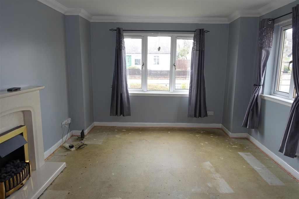 Property photo 2 of 12 Lounge