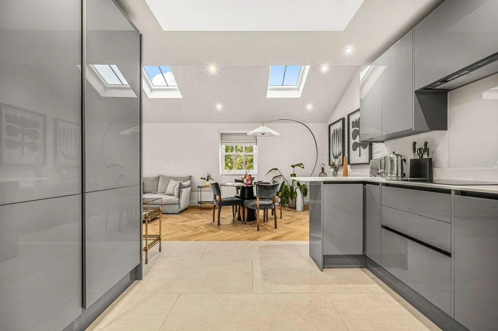 Property photo 3 of 20 Photo 1