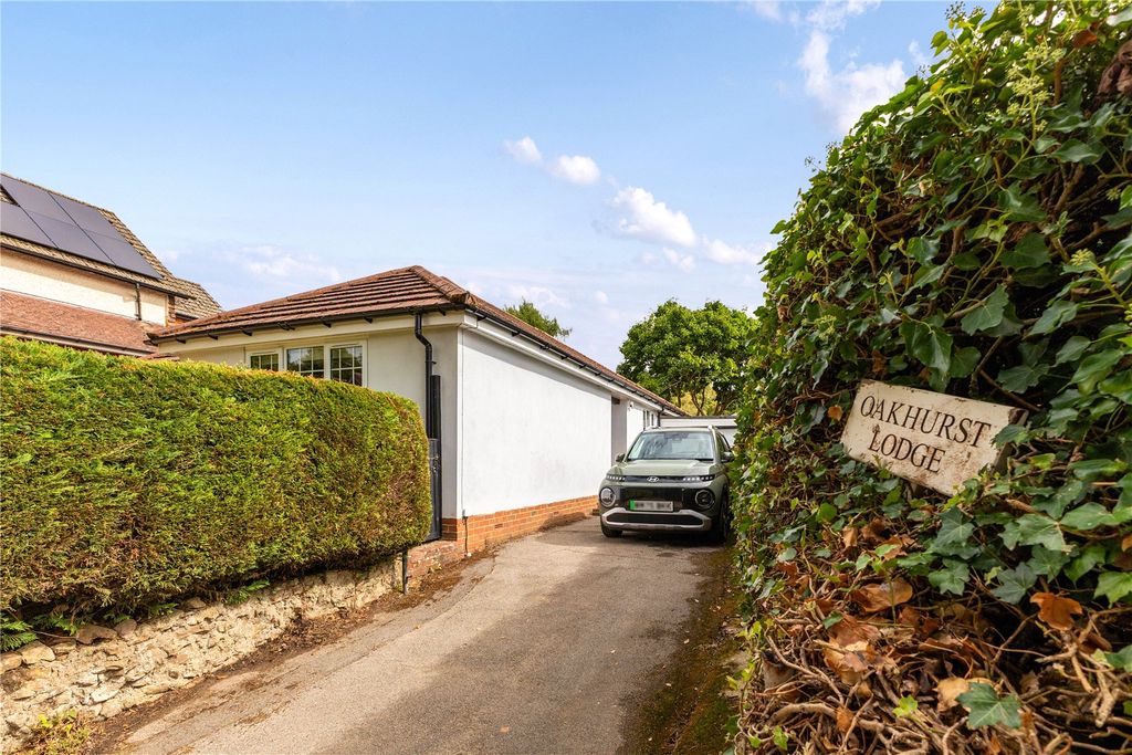 Property photo 2 of 26 Picture No. 32