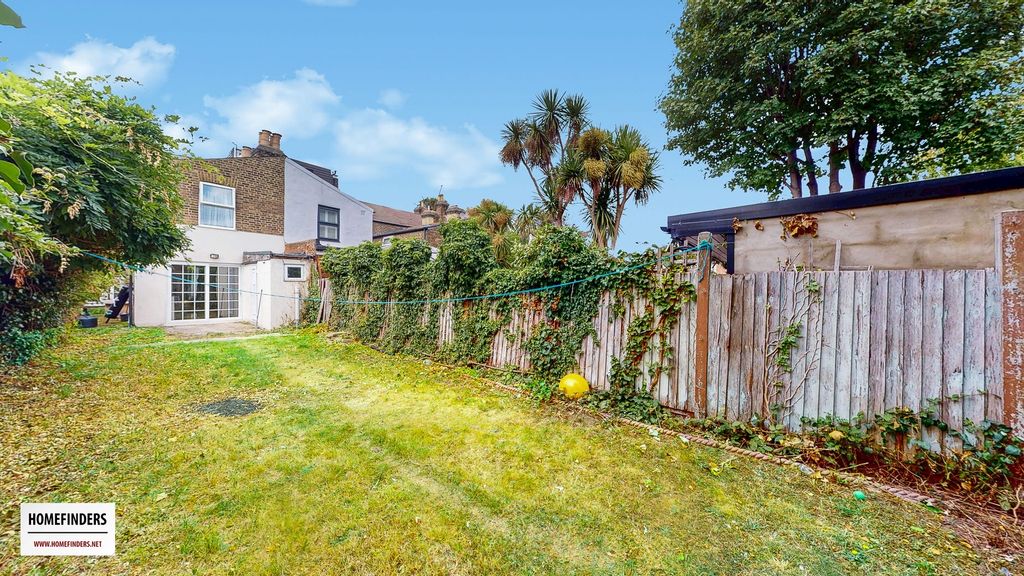 Property photo 3 of 17 Photo 5