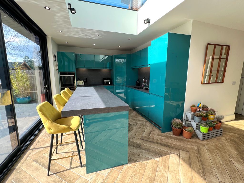 Property photo 2 of 34 Kitchen/Dining Family Room
