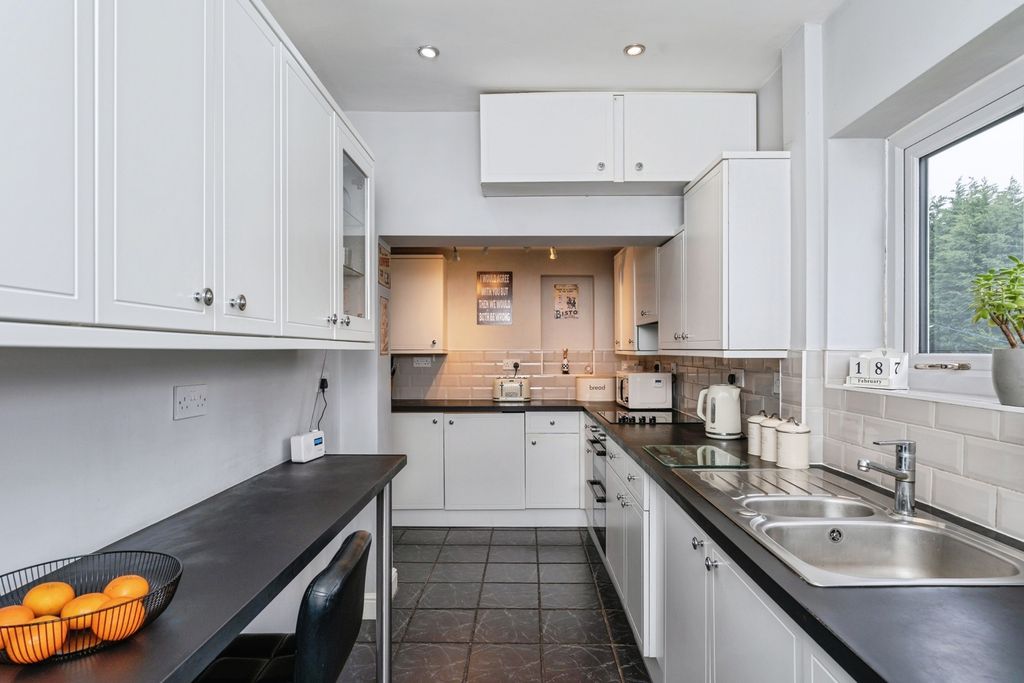 Property photo 2 of 20 Kitchen