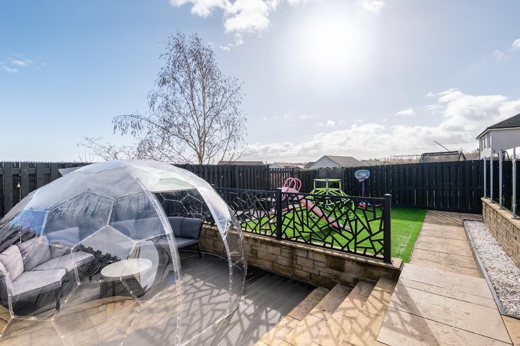 Property photo 2 of 34 Lev1438Pem Garden.Jpg