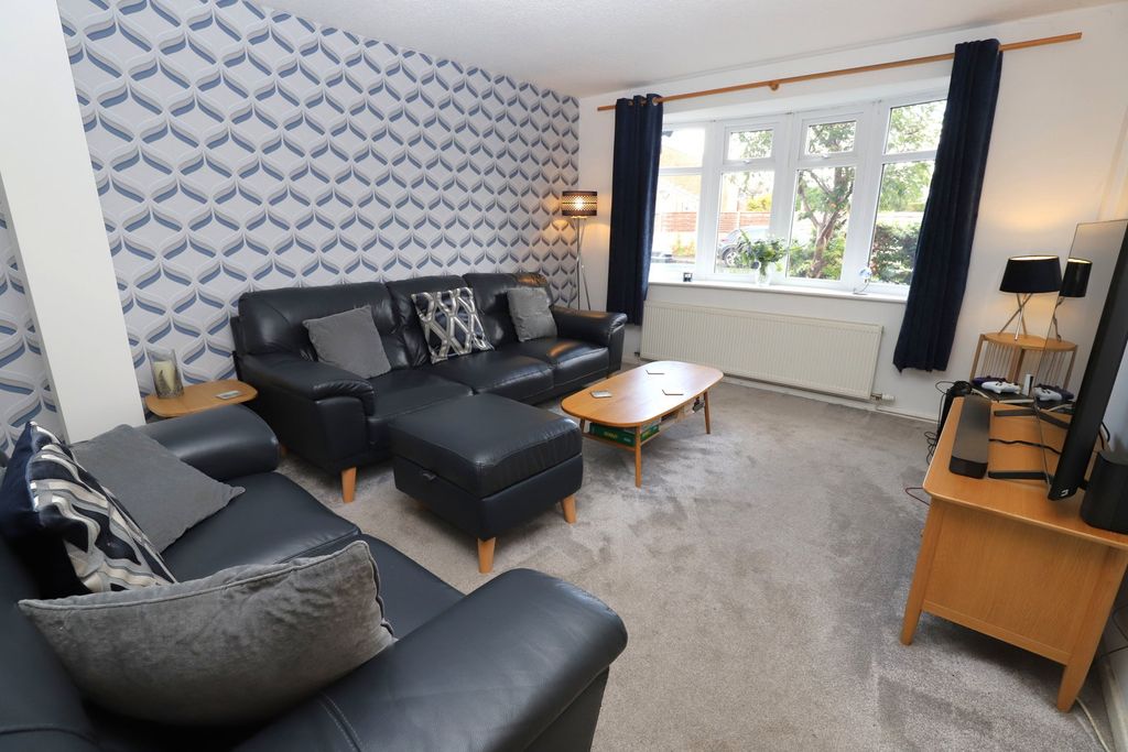 Property photo 3 of 49