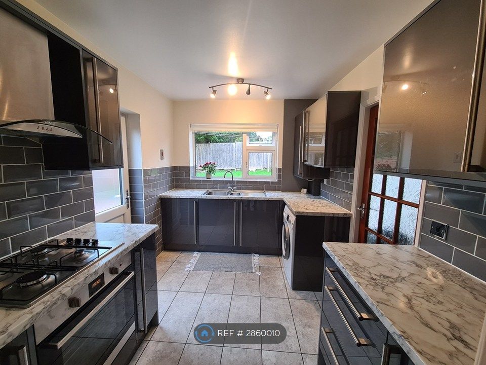 Property photo 2 of 10 Kitchen