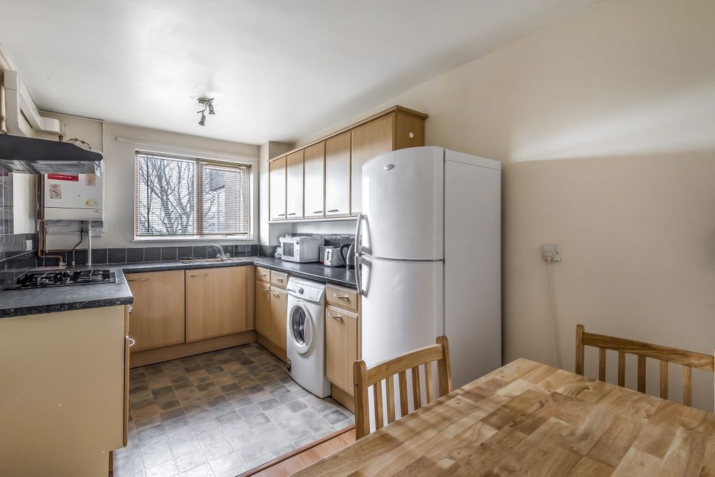Property photo 2 of 7 421028 (4)