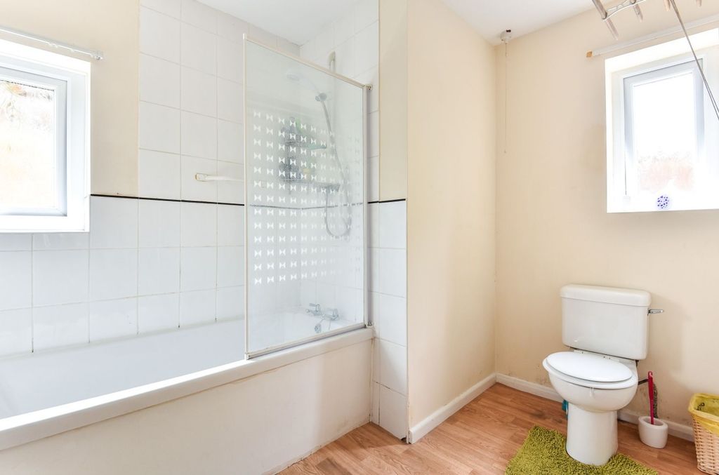 Additional image 7 of 2 bed flat for saleStation Road, Petersfield GU32