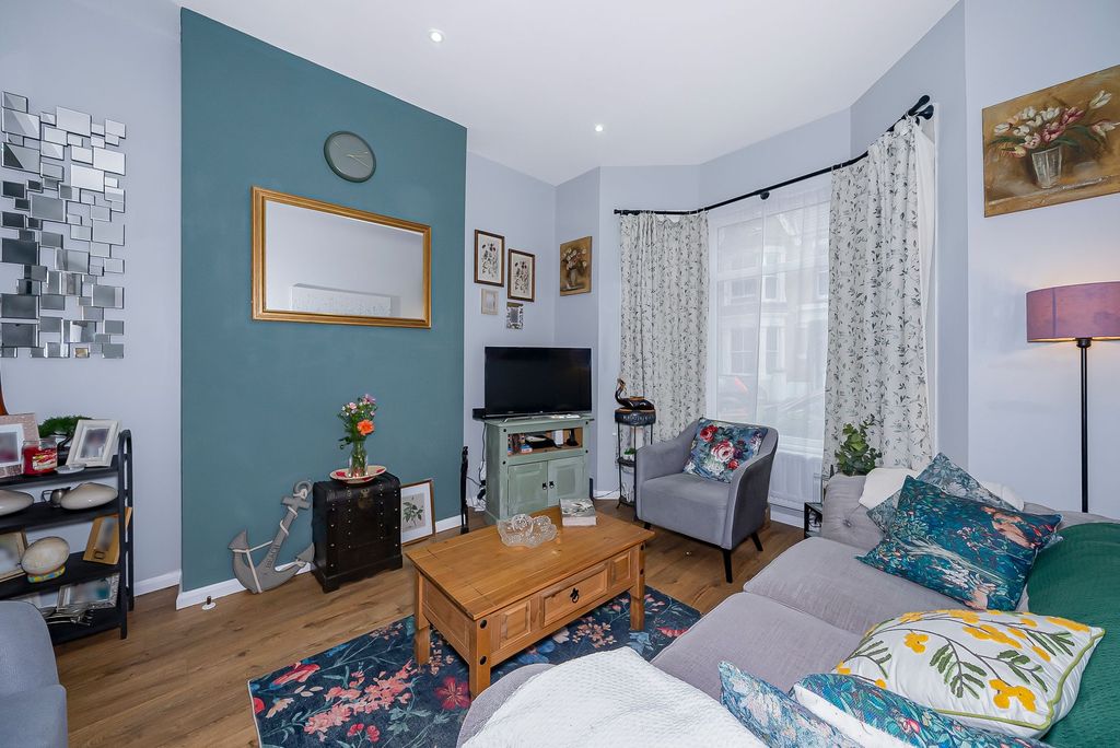 Property photo 3 of 15