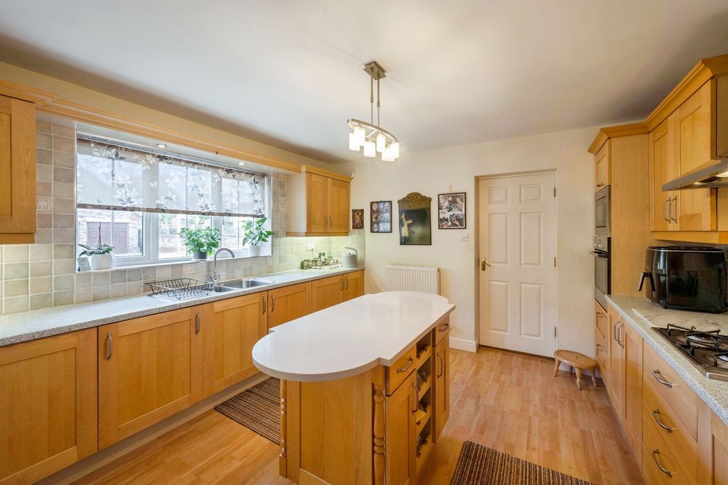 Property photo 3 of 20