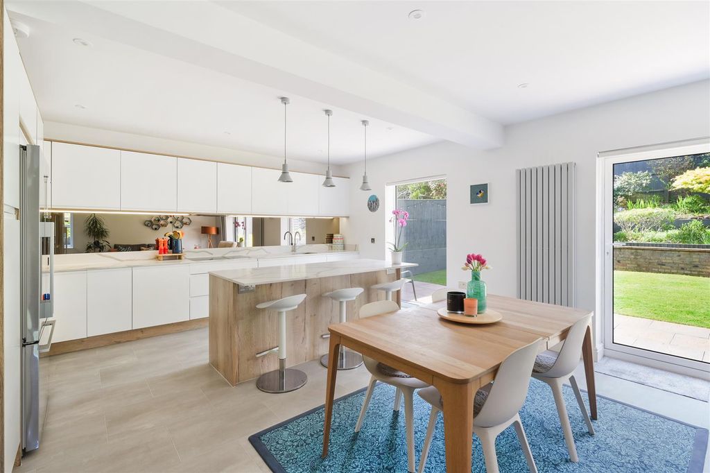 Property photo 2 of 20 Hillside, 126A (17).Jpg