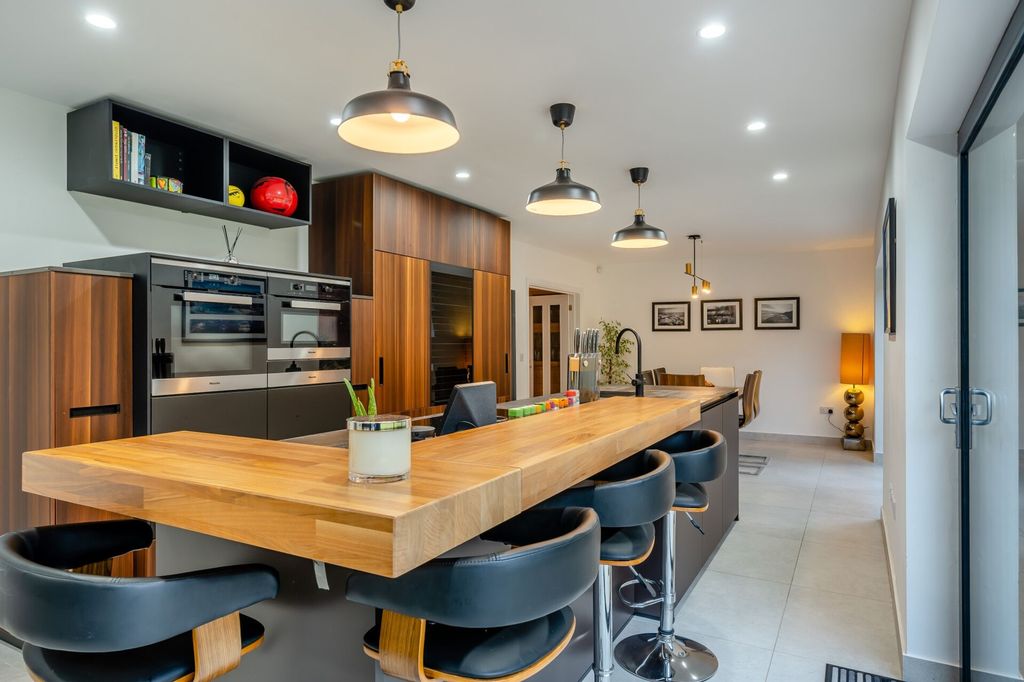 Property photo 2 of 35 P042233_02.Jpg