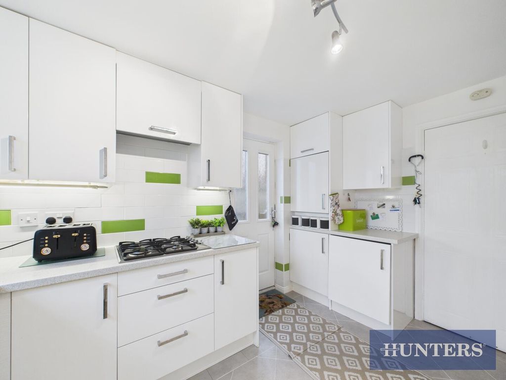 Property photo 3 of 18 Kitchen