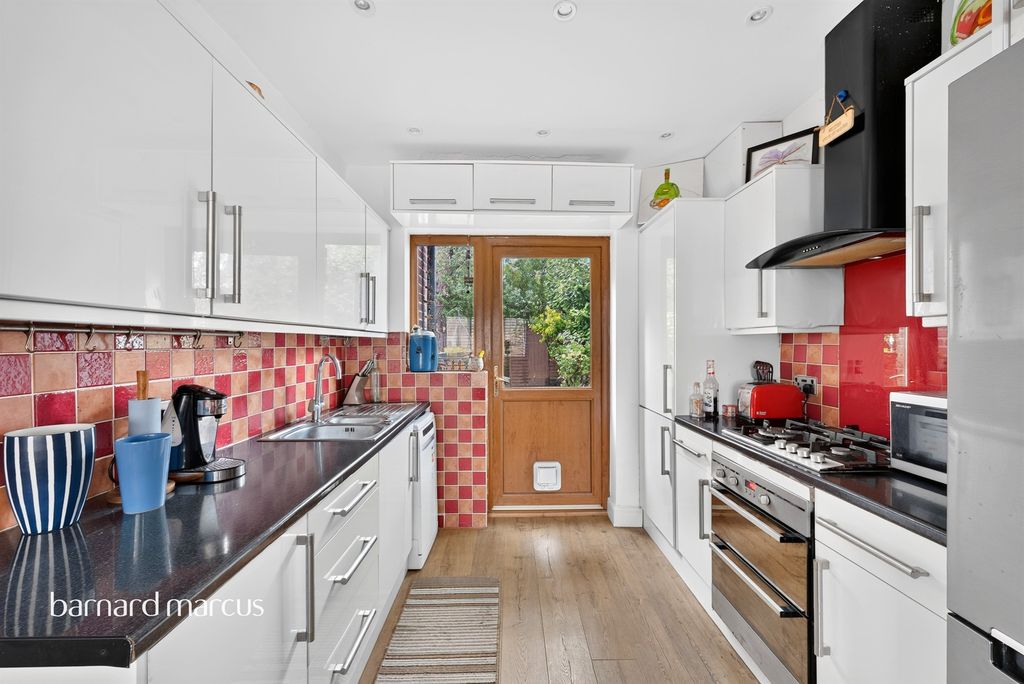 Property photo 3 of 11