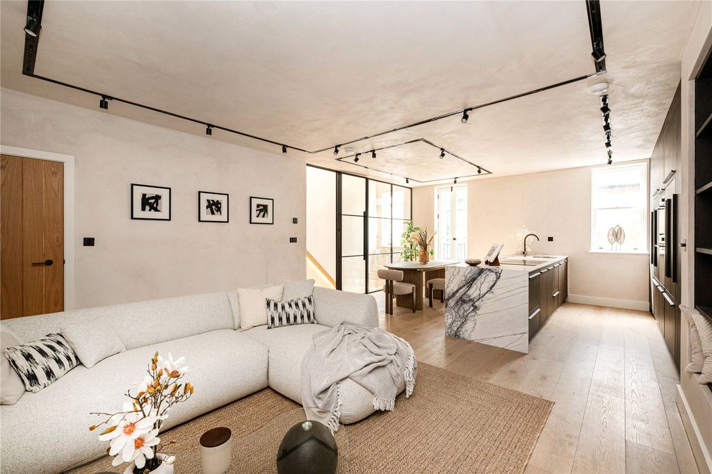 Property photo 1 of 11 Living Space