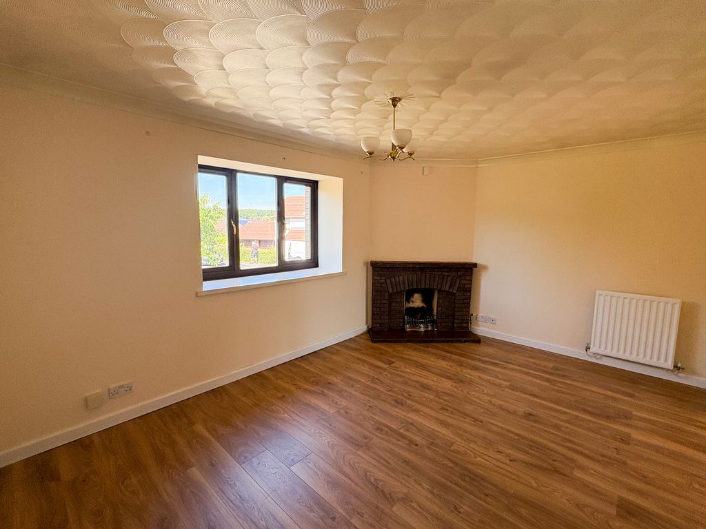 Property photo 3 of 18 Lounge 1