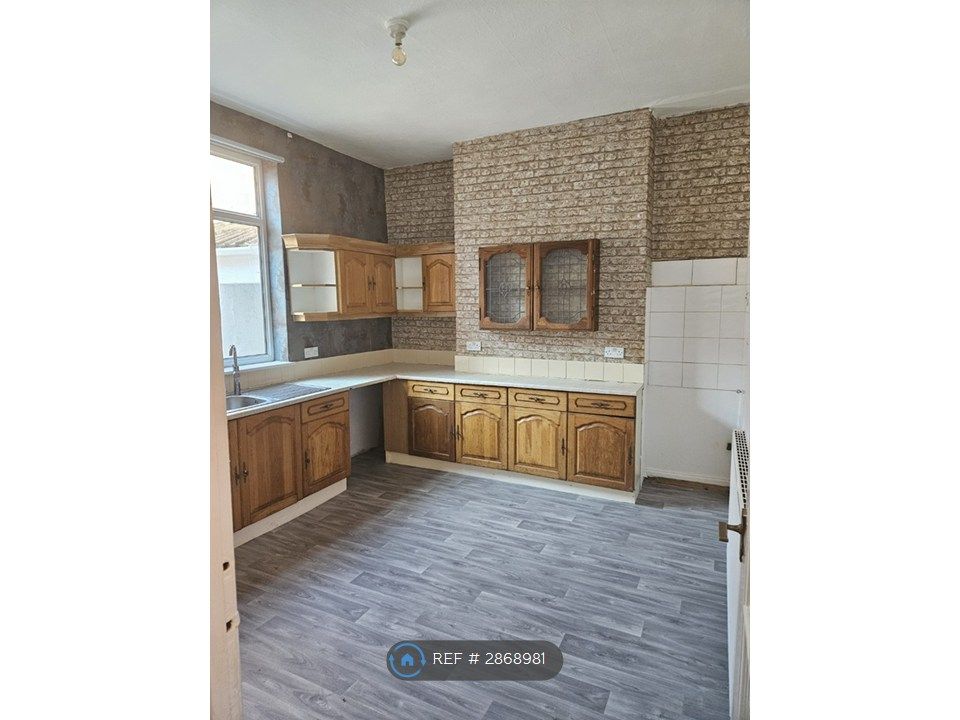 Property photo 2 of 8 Kitchen