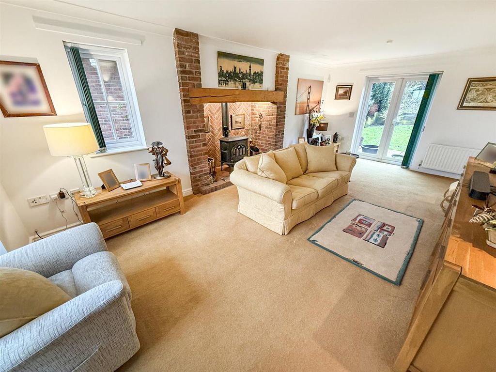 Property photo 2 of 24 Lounge