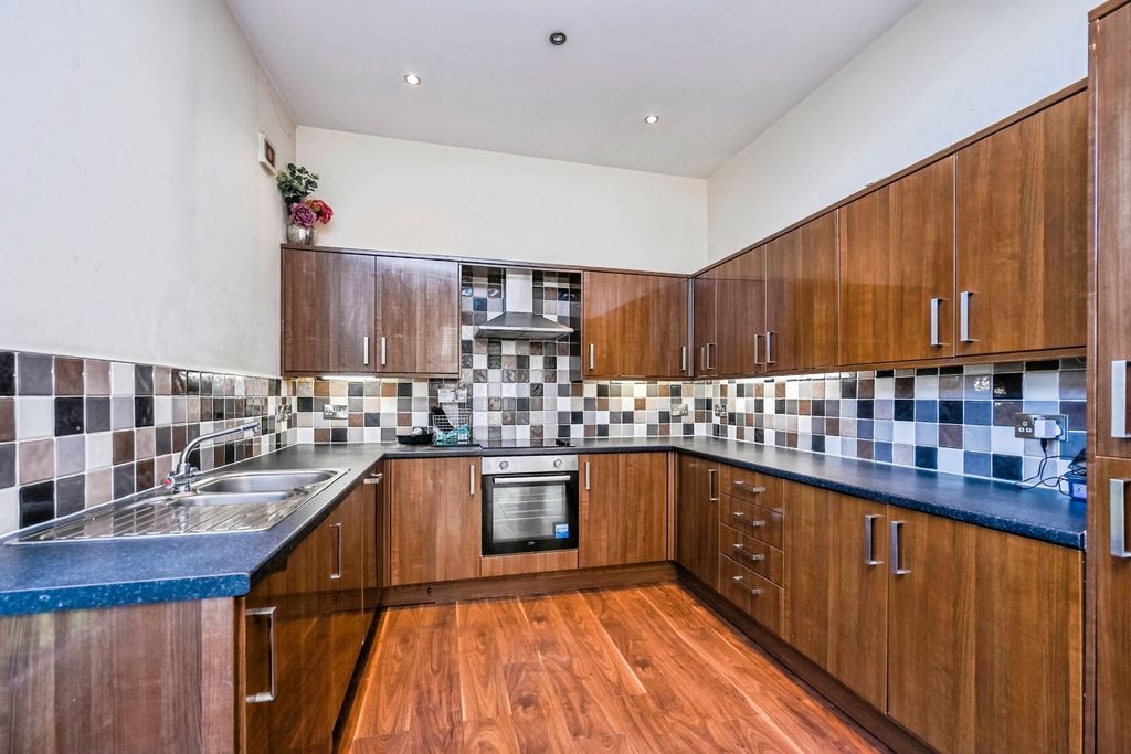 Property photo 2 of 31 Pbox-Img.Jpg