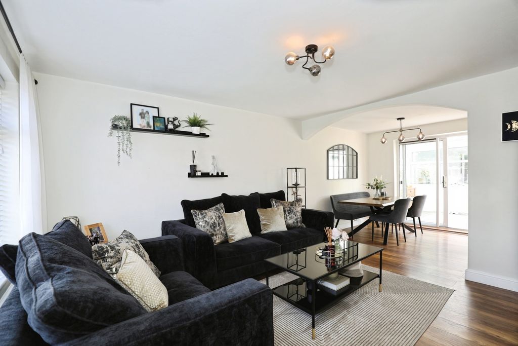 Property photo 2 of 20 Pbox-Img.Jpg