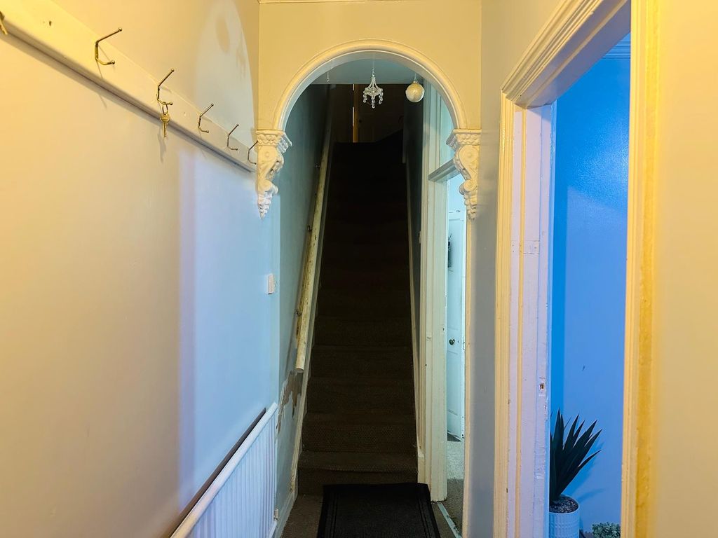 Property photo 2 of 21