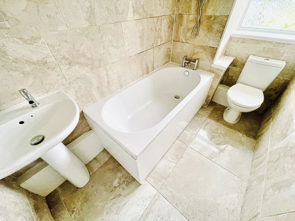 Property photo 2 of 6 Bathroom