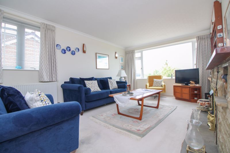 Property photo 3 of 16 Lounge