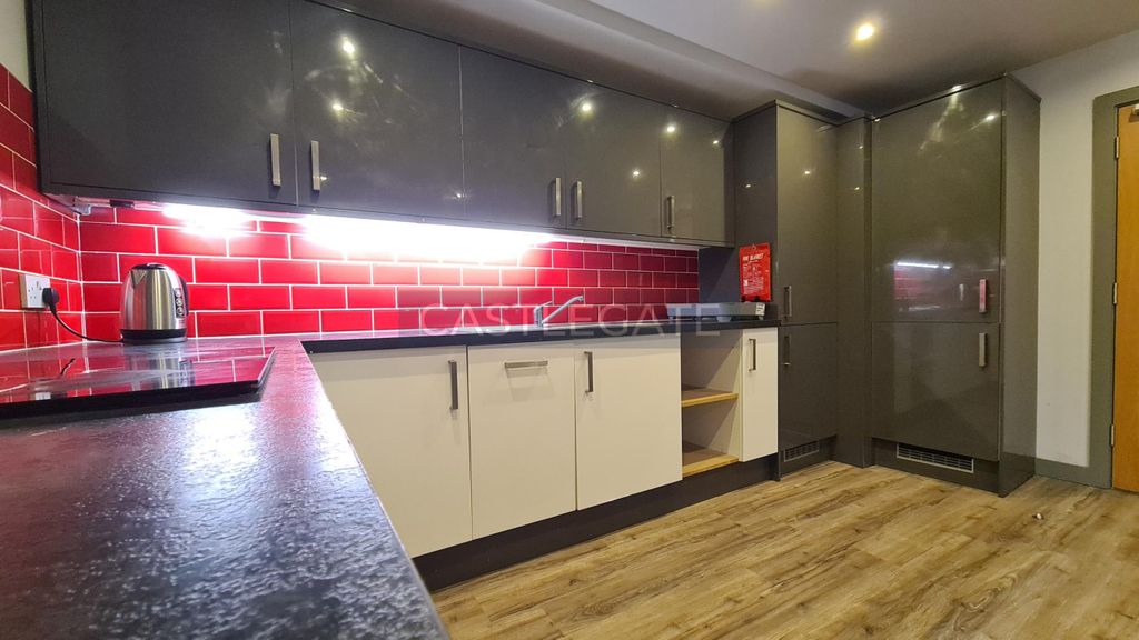 Property photo 3 of 18 Room 73-79 The Works Communal Kitchen (9)