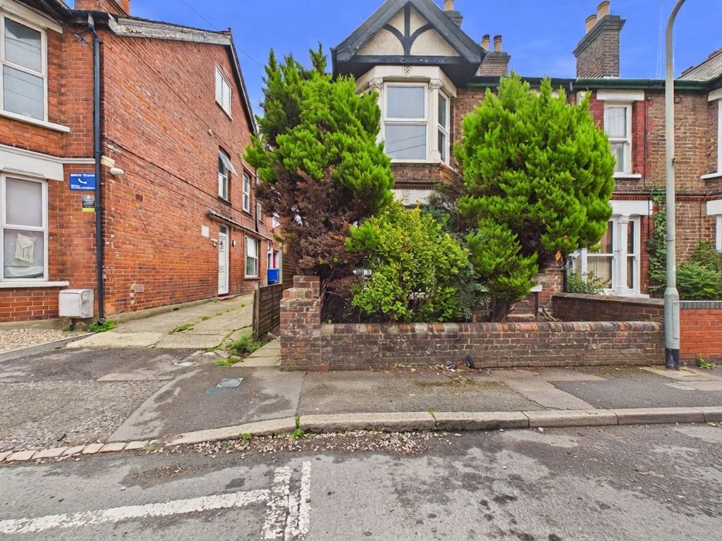 Property photo 1 of 11 Cam01984G0-Pr0664-Still019-001