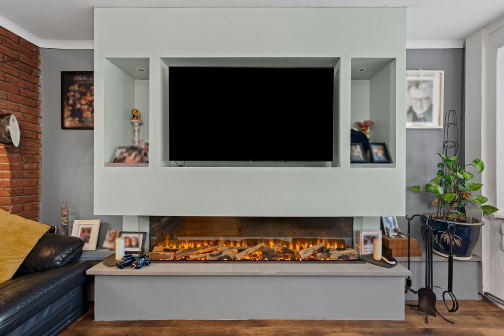 Property photo 3 of 27