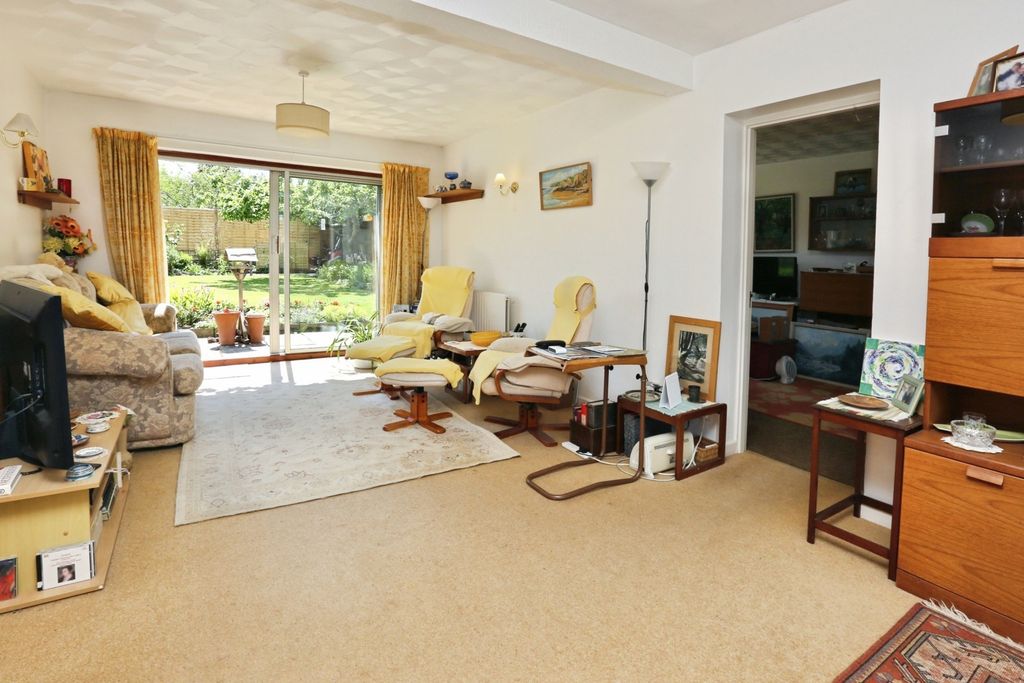 Property photo 2 of 17 Photo