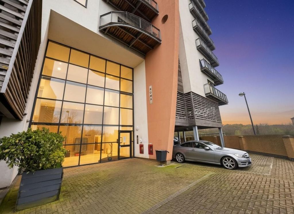 Property photo 1 of 21 Roma, Victoria Wharf