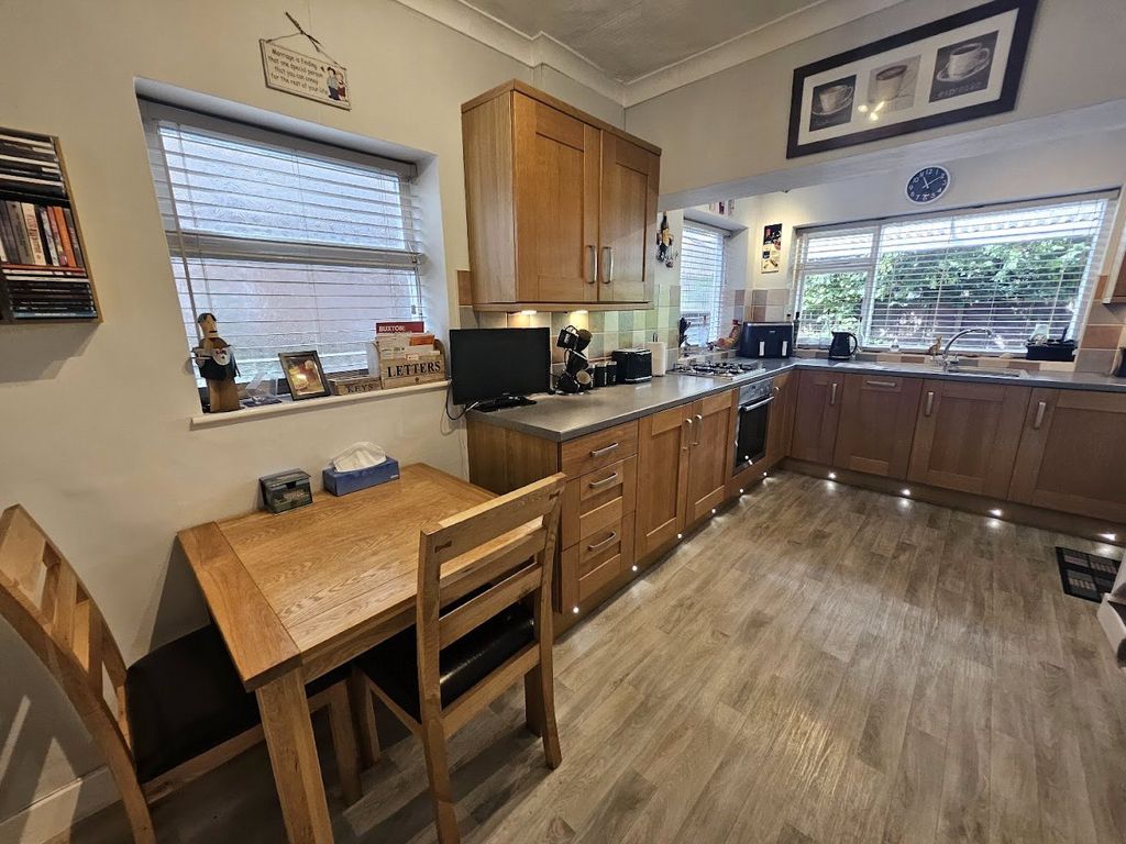 Property photo 3 of 17 Kitchen/Diner