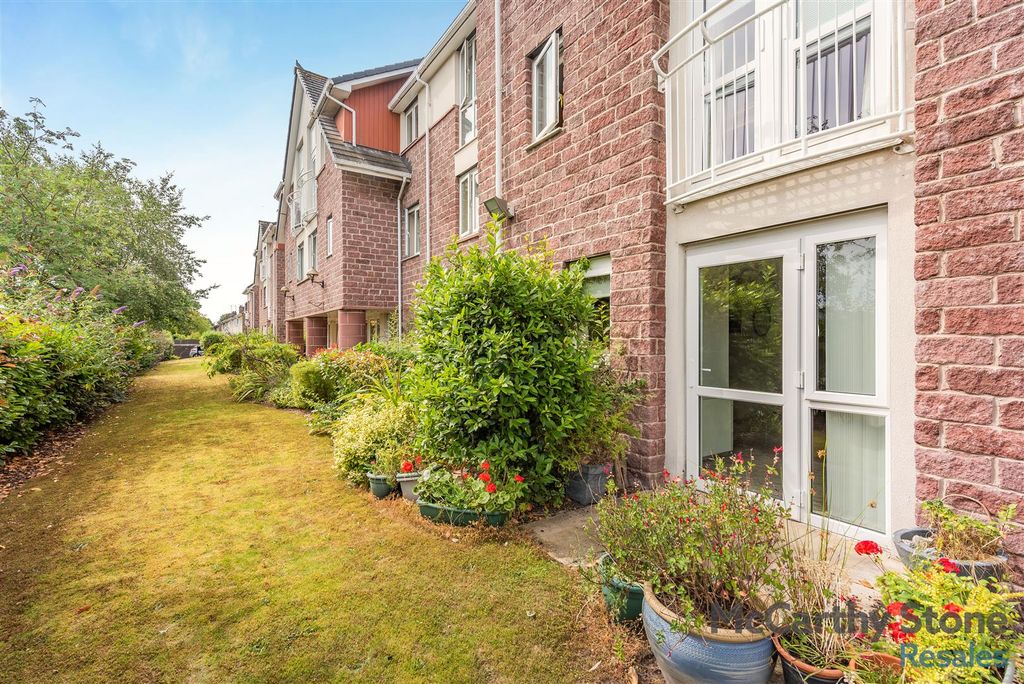 Property photo 2 of 45 8698483-Exterior04.Jpg