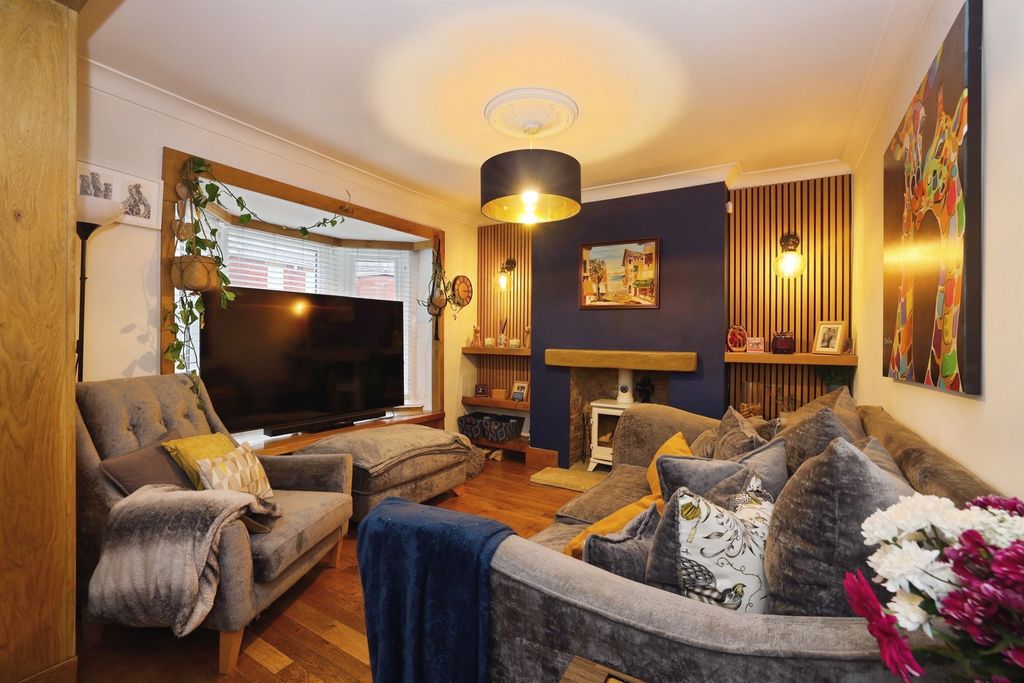 Property photo 2 of 20