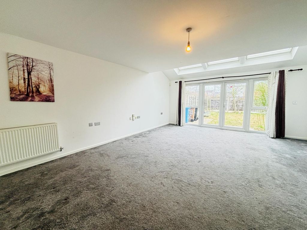 Property photo 3 of 10 Living Room