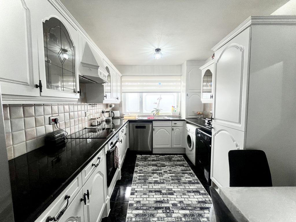 Property photo 1 of 15 A Beautiful End Terrace, Two Bedroom House In Enfield, En3